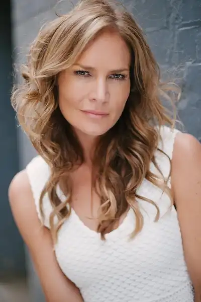 Erin Connor headshot