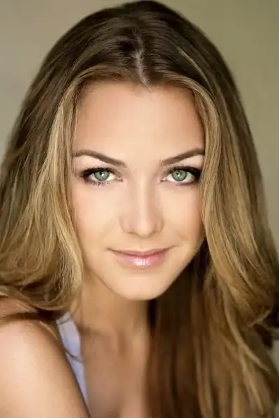 Mariana Paola Vicente headshot