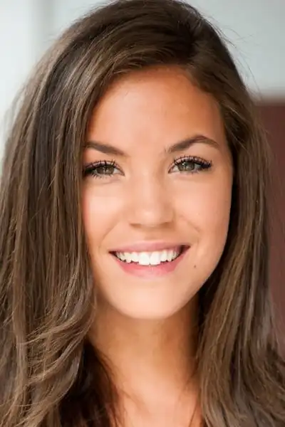 Rachelle headshot