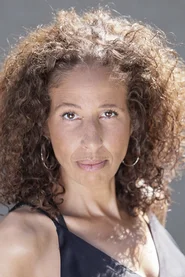 Mia Golden headshot