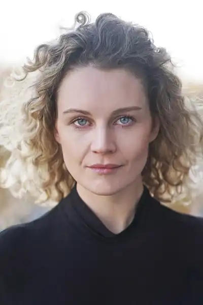 Karen Connell headshot