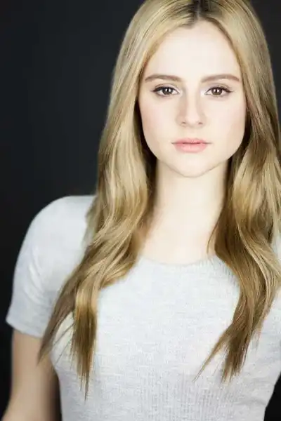 Larissa Dias headshot