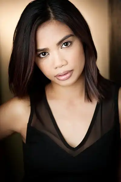 Louriza Tronco headshot