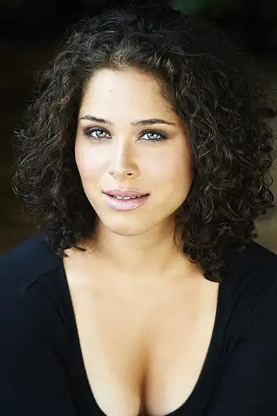 Sydney Bell headshot