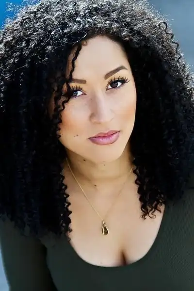 Tina Grant headshot