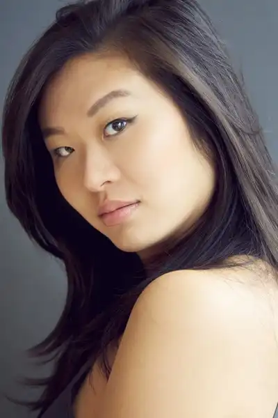 Annie Chen headshot