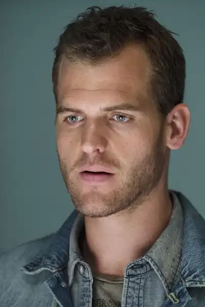 Cole Vigue headshot