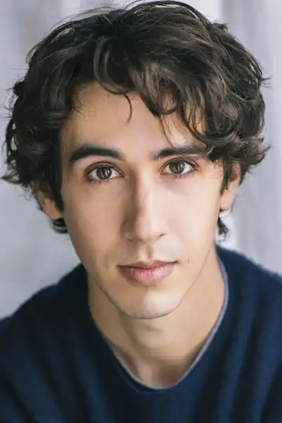 Riley Davis headshot