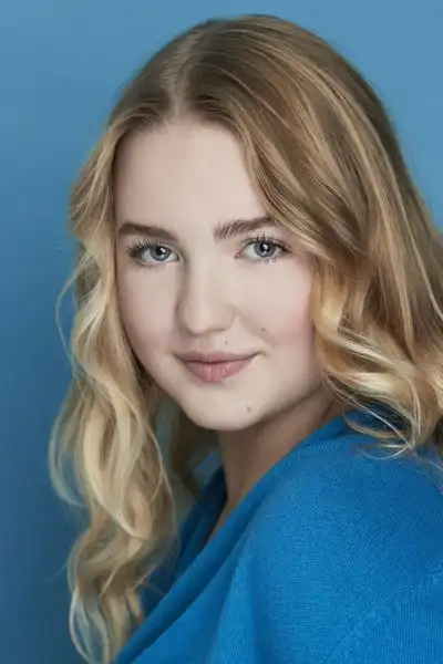 Ava Telek headshot