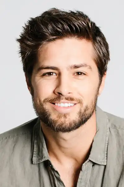 Travis Burns headshot