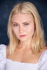 Lola Claire headshot