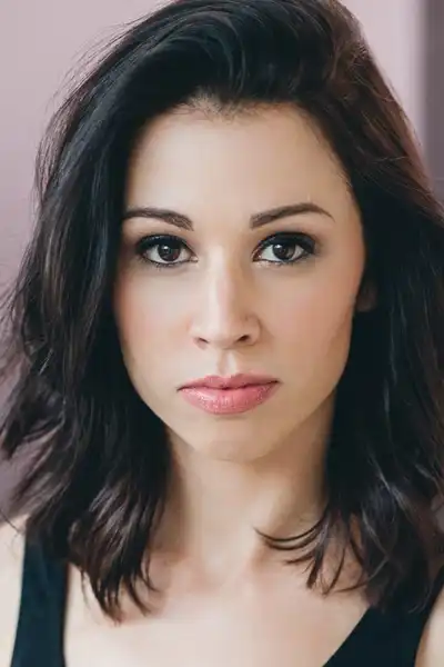 Julia Dyan headshot
