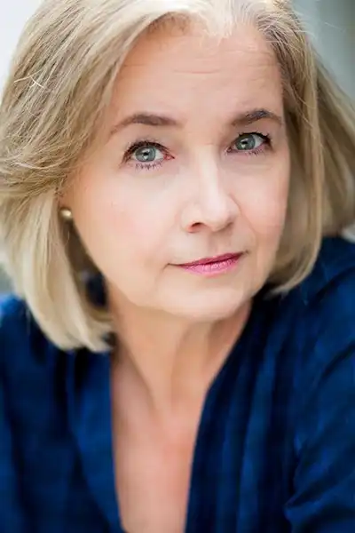 Lisa Paxton headshot