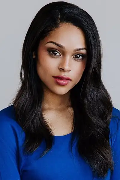 Ash Santos headshot