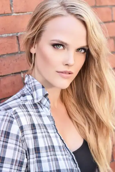 Clare Filipow headshot