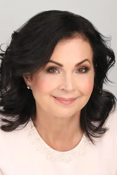 Robyn Bradley headshot
