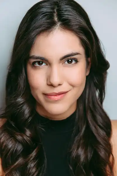 Veronica Long headshot