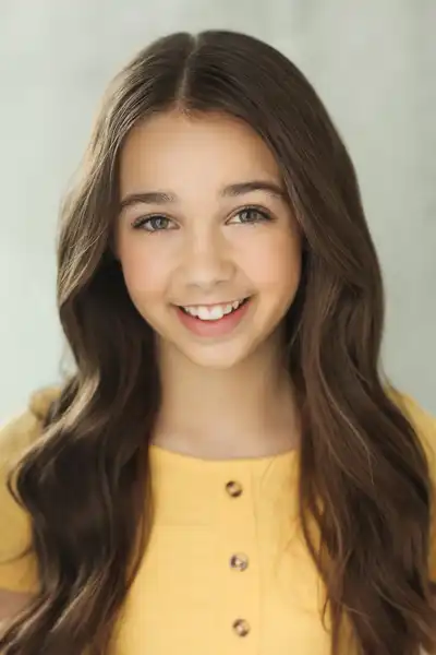 London Robertson headshot