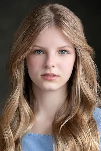 Molly Lewis headshot