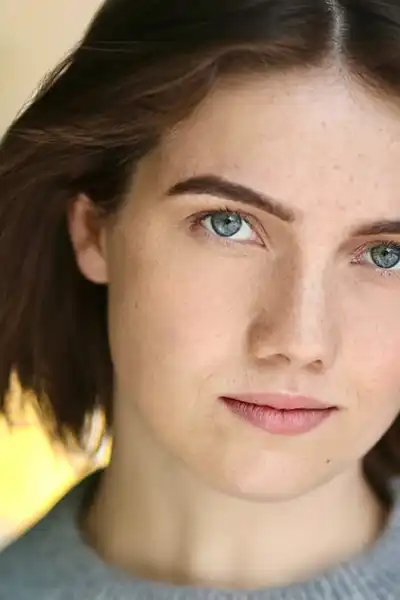 Nell Barlow headshot