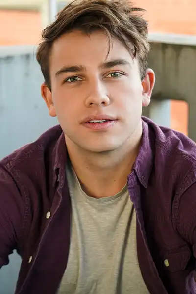 Alexander Jones headshot