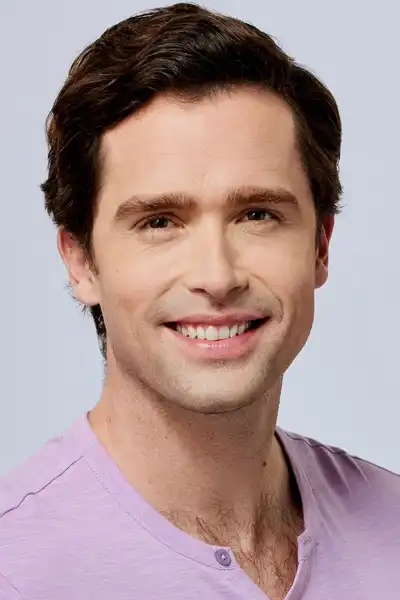 Alec Santos headshot