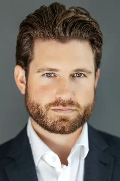 Drew Henderson headshot