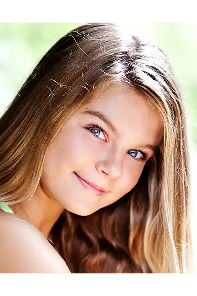 Samantha MacGillivray headshot