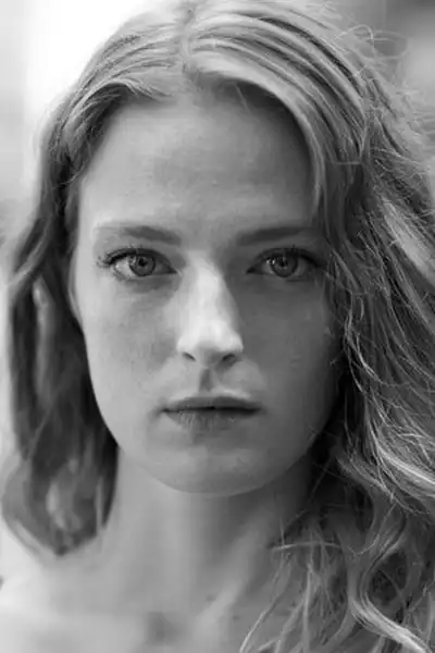 Anna Manuelli headshot