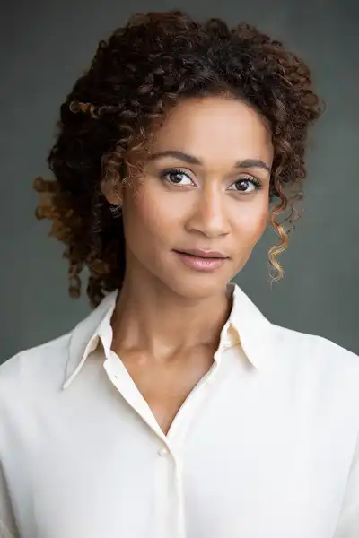 Lindura headshot