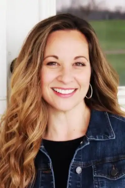 Jenny Hale headshot