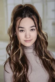 Ava Ro headshot